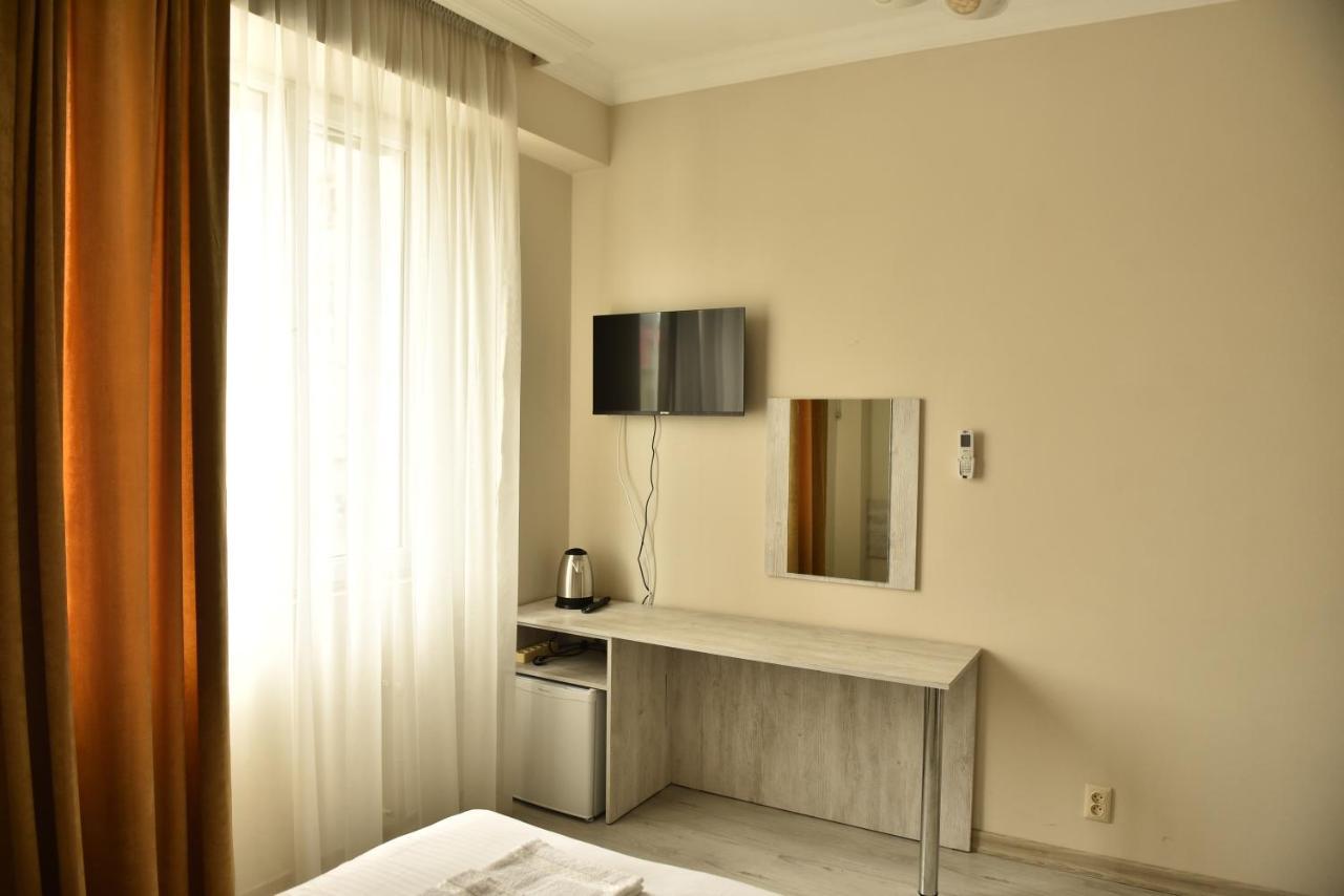 Prime Hotel Batumi Exteriör bild